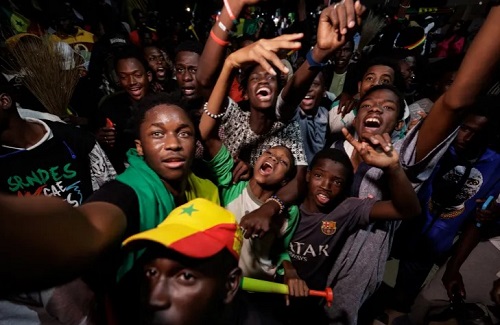 Senegal: Bassirou Diomaye Faye takes early lead in presidential election