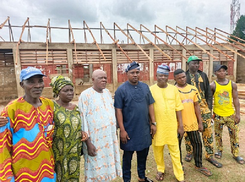 Photo News: Hon. Sodiq inspects ongoing construction projects at Opeodu Primary School, Elewuro